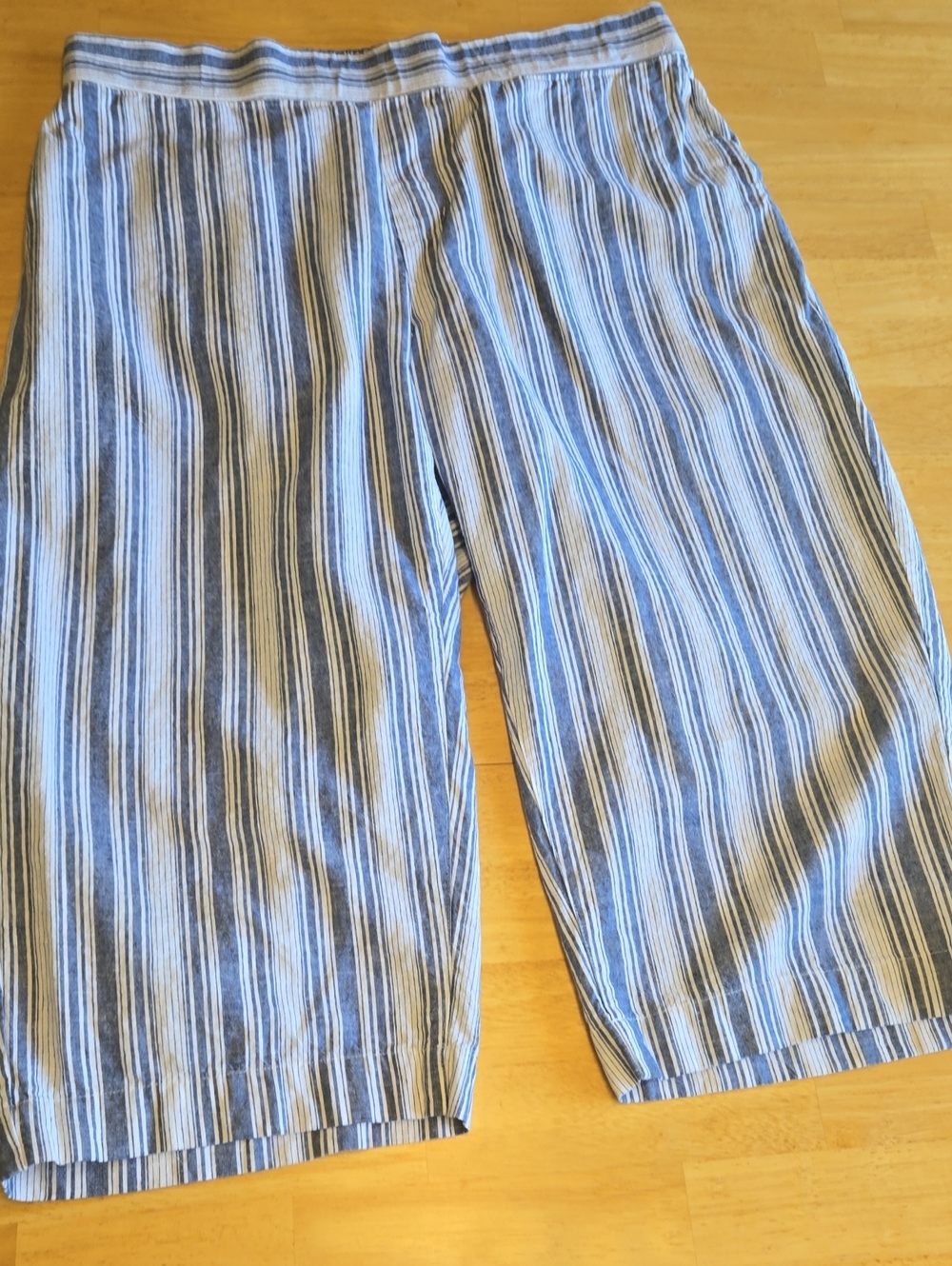 Catherine's Women's Linen/Cotton Capri pants.  Size 1X